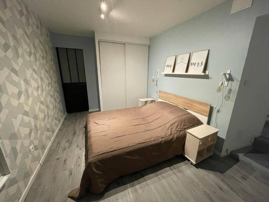 Au Coeur De La Cite Medievale Montlucon Ngoại thất bức ảnh