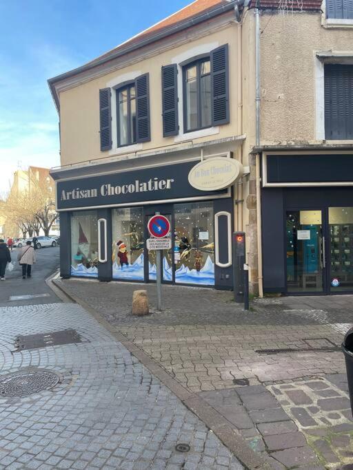 Au Coeur De La Cite Medievale Montlucon Ngoại thất bức ảnh
